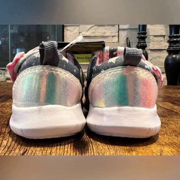 Athletic Works | infant sneaker shoes. Size: 2. - Picture 3 of 13